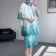淡绿色