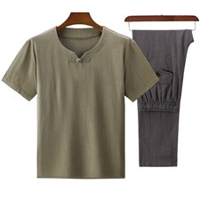 豆绿上衣+深灰长裤