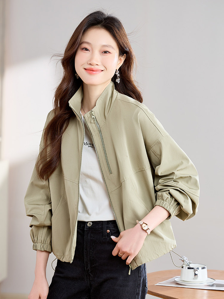 女士短外套女春秋2025年新款时尚宽松显瘦小个子减龄连帽夹克上衣,女装短外套,丽影随形