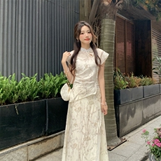米白色