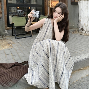 波西米亚度假风印花连衣裙女2025夏季新款法式复古气质无袖背心裙图片