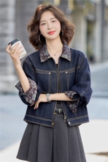 2025秋装新款时髦翻领宽松牛仔外套，女装牛仔外套，依路服饰