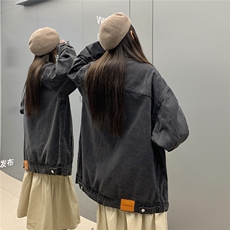 黑灰色