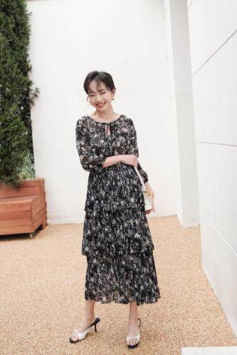 2021夏季新款韩版修身蛋糕连衣裙，女装连衣裙，易霏金熙