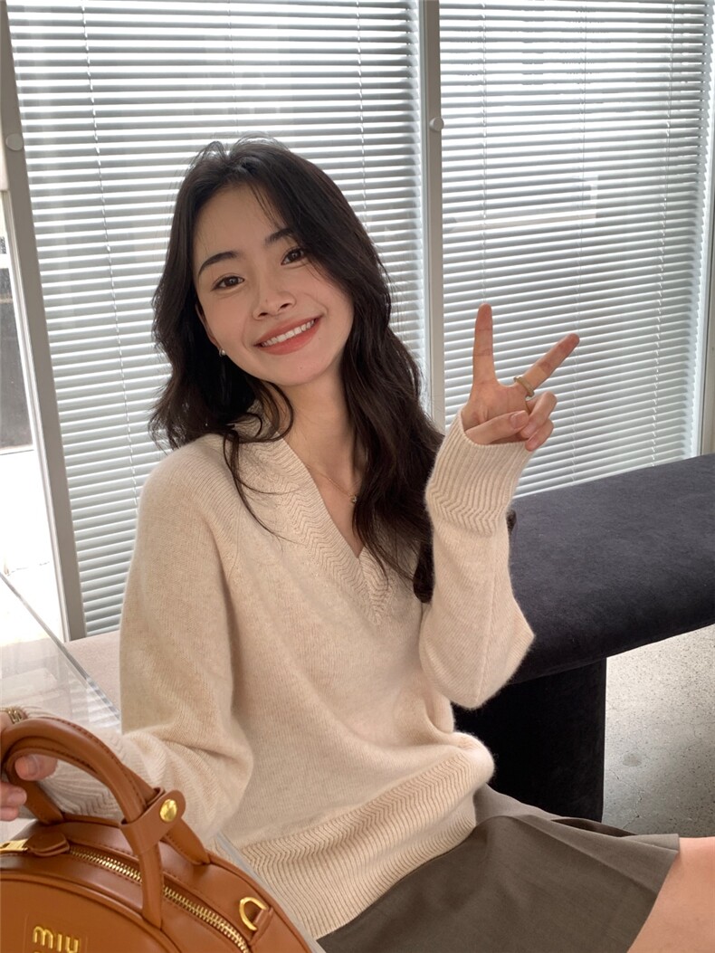 新款女圆领纯色针织衫宽松百搭外穿毛衣图片