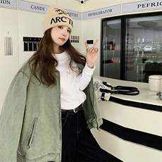 新款领口复古微章休闲宽松牛仔外套2C050-1211-P175-K258，女装短外套，2C050