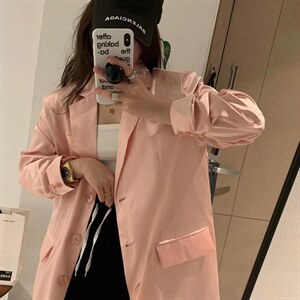 缎面西装图片