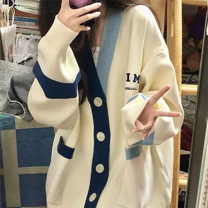 2025年秋季长袖大口袋V领慵懒开衫休闲/淑女图片