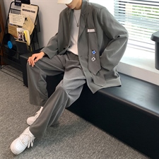 黑色条纹西装
