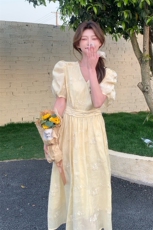 高级感法式V领泡泡袖气质长裙女收腰2025夏季温柔风刺绣茶歇裙子，女装连衣裙，浙宝208A