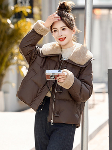 羊羔毛领拼接PU皮羽绒服女2025冬季新款小个子气质显瘦白鸭绒外套图片
