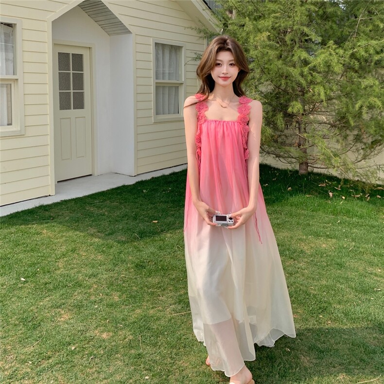 夏季新款海边度假超好看氛围感显瘦超仙连衣裙2025粉色渐变吊带裙，女装连衣裙，含赞