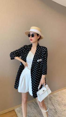 休闲时尚大方外套，女装，千利红