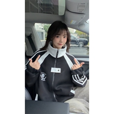 黑色