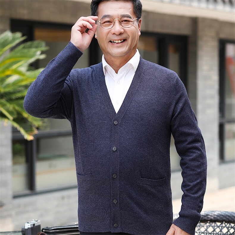2024秋冬新款中老年男款V领纽扣纯色经典开衫,男装羊绒开衫,衣恋羊绒