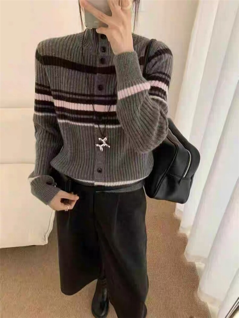 2025年秋季时尚百搭通勤简约休闲灰咖条纹高领开衫，女装针织衫/毛衣，晨旭羊绒