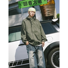 墨绿色