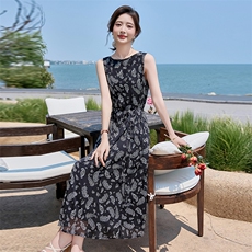 高端定制2025夏季法式复古腰果花裙子显瘦拼接蕾丝V领收腰连衣裙，女装套装/套裙，美拉德工厂直营店