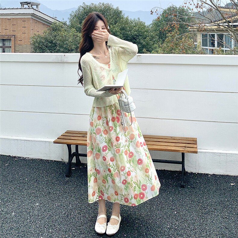 法式温柔风碎花吊带连衣裙女春季2025新款搭配针织开衫,女装连衣裙,维壹