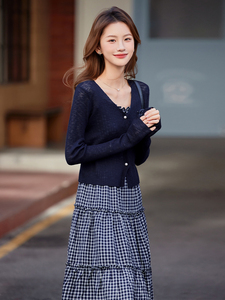 潮流2025年秋季女新款时尚气质优雅针织上衣吊带修身连衣裙套装图片