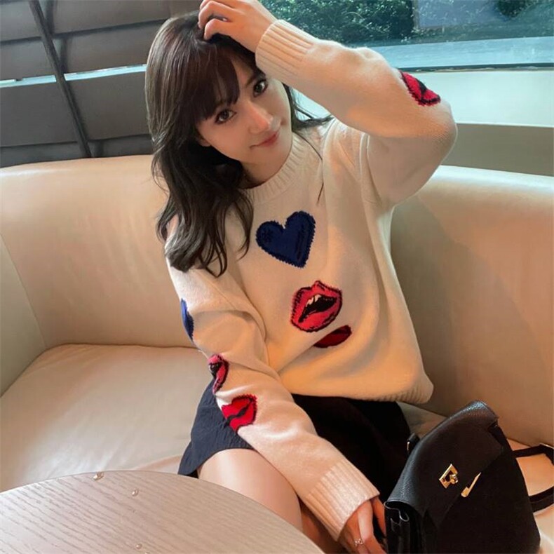 秋冬季新款女时尚百搭显瘦爱心嘴唇短款针织衫图片