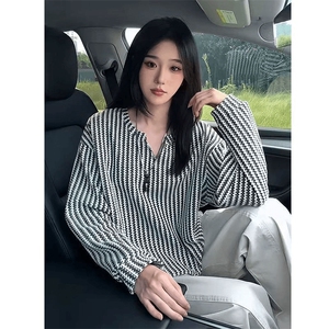 美式高街千鸟格子长袖T恤男女亨利V领英伦雅痞休闲宽松长袖打底衫图片