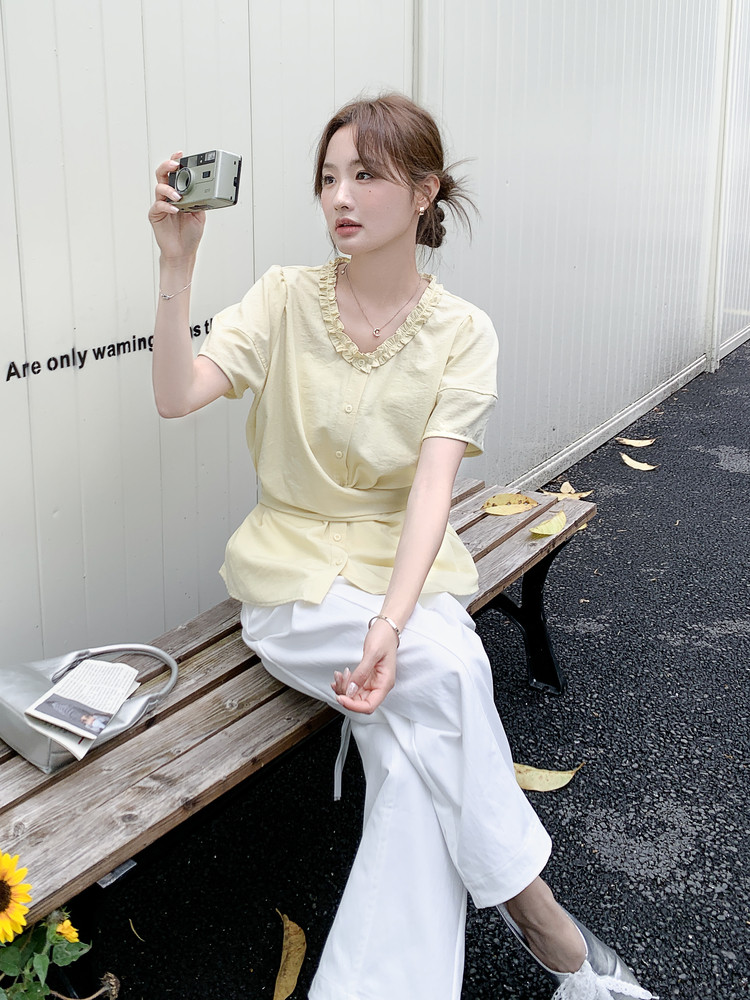 2026年夏季木耳边V领短袖衬衫收腰显瘦不规则上衣套裤两件套,女装套装/套裙,霓裳依族