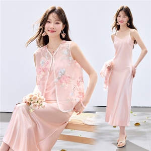 夏季新款现货！2026温柔风洋气重工刺绣花朵款马甲+珍珠吊带长裙图片