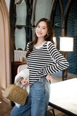时尚百搭秋季新款长袖条纹T恤女宽松显瘦圆领上衣，女装T恤，忠诺羊绒