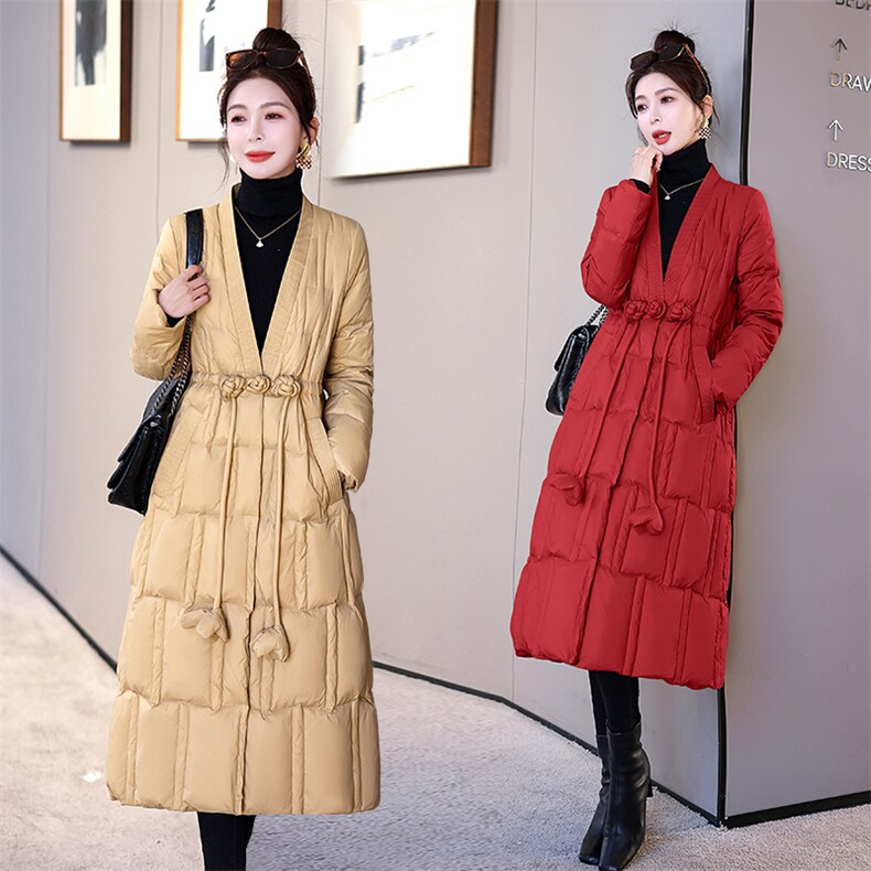 2024年冬季新款时尚设计感显瘦A型长款过膝V领复古盘扣羽绒服,女装羽绒服,火爆靓佳人