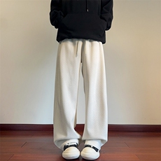 奶白色