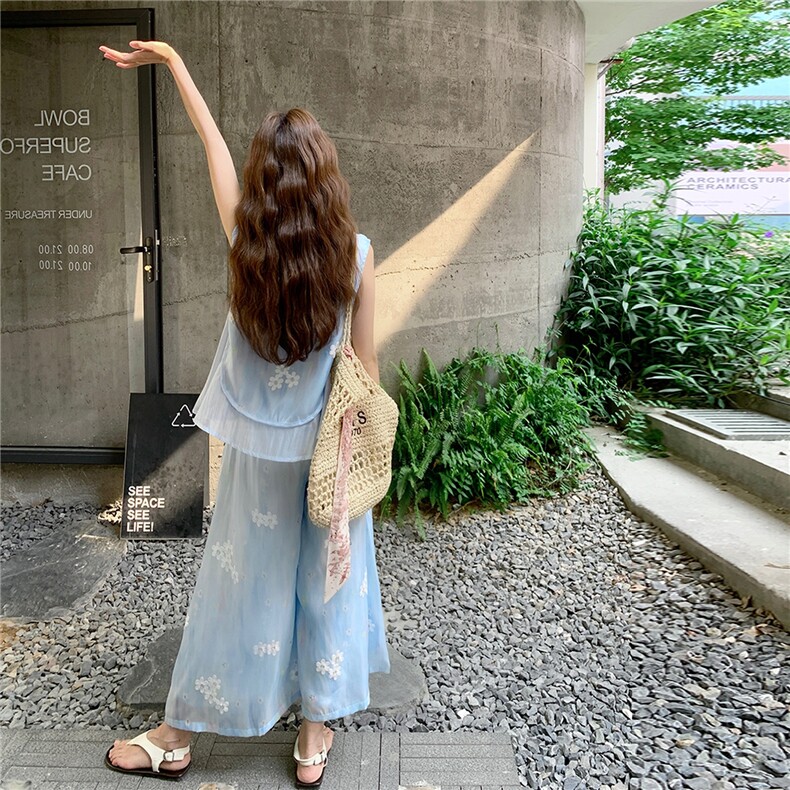 度假风碎花衬衫套装女2025夏季新款巨好看蓝色休闲阔腿裤两件套,女装套装/套裙,2C232