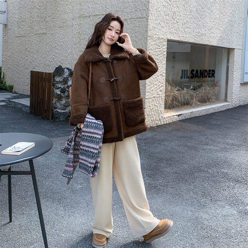 咖色麂皮绒羊羔毛外套女2025年冬季新款小个子洋气保暖牛角扣上衣,女装短外套,2C108