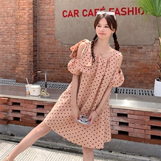 韩版俏皮减龄露肩泡泡袖连衣裙女2025夏季新款法式宽松显瘦短裙字，女装连衣裙，浙宝212A