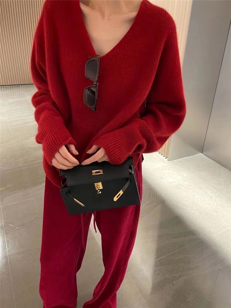 慵懒高级感黑色V领针织衫女春秋温柔软糯宽松粗棒针毛衣，女装针织衫/毛衣，半城羊绒