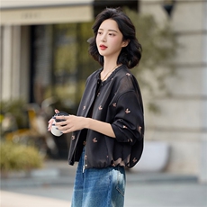 咖色刺绣小蝴蝶夹克美式复古外套女百搭休闲显瘦褶皱领短款上衣，女装短外套，梦懿尔