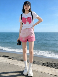 简约个性休闲时尚套装女夏新款刺绣蝴蝶结上衣粉色牛仔短裤两件套图片