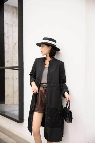 春季新款，网纱绣花欧版风衣，女装风衣，得瑟空间