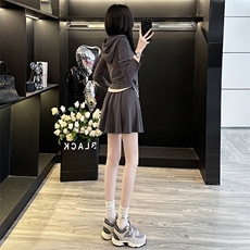 时尚洋气减龄套装裙女春新款撞色拼接抽绳连帽卫衣百褶短裙两件套，女装套装/套裙，江南