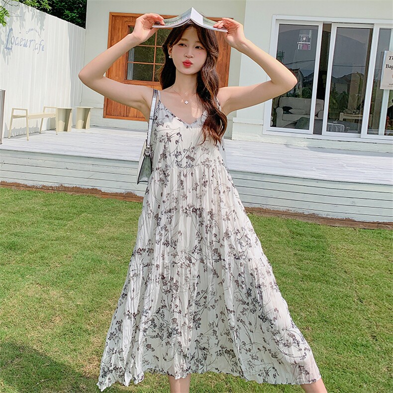 法式甜美蝴蝶碎花挂脖连衣裙女夏2025年新款宽松度假气质仙女长裙,女装套装/套裙,纯色衣恋