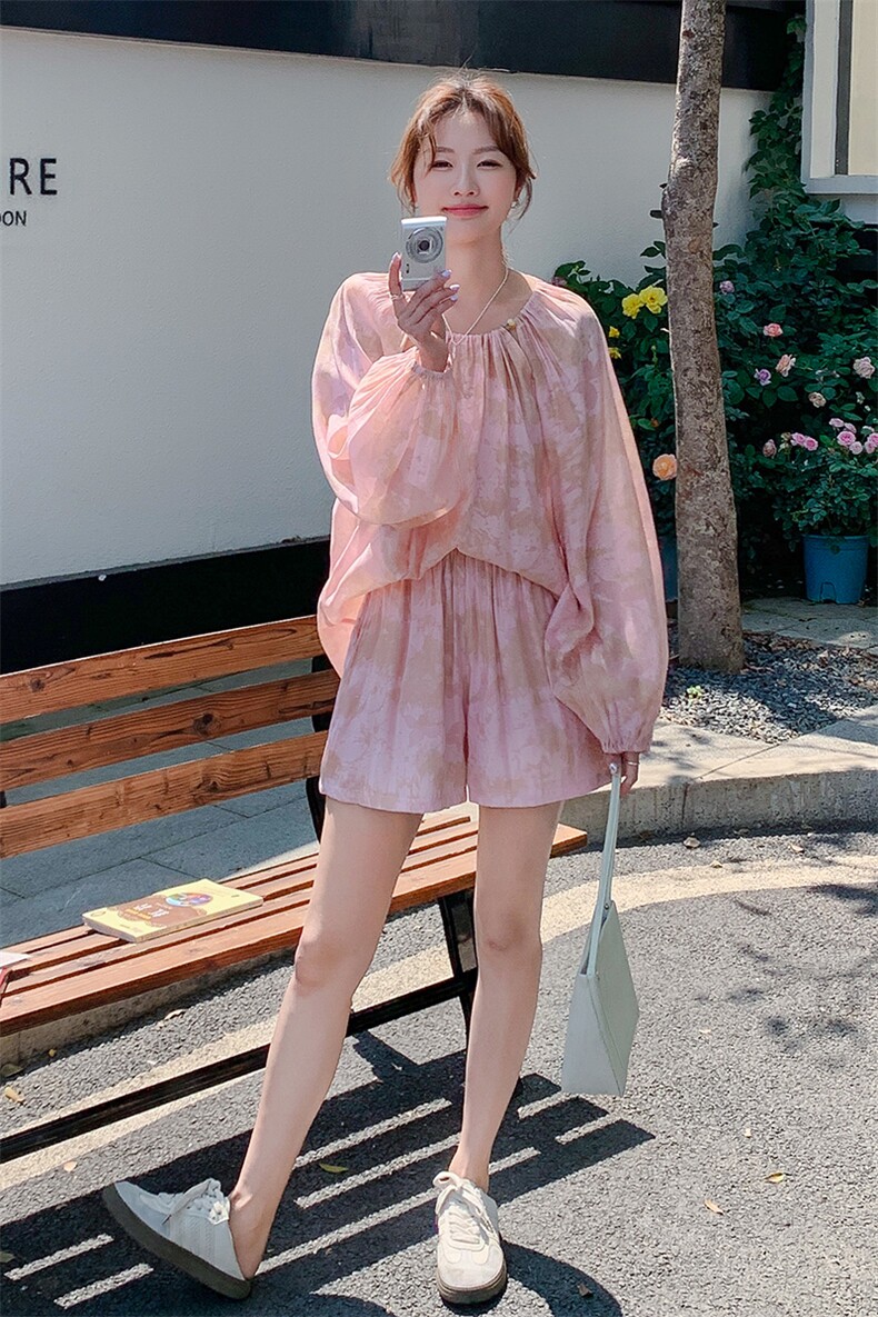 粉色珍珠圆领碎花气质套装女夏2025新款穿搭小个子上衣短裤两件套,女装套装/套裙,2D075