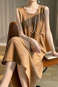 法式春夏新款吊带背心裙纯色气质显瘦长款圆领打底针织连衣裙女图片