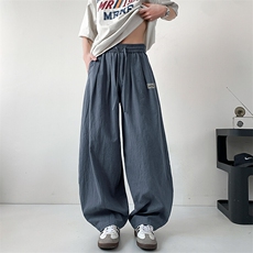 深灰色
