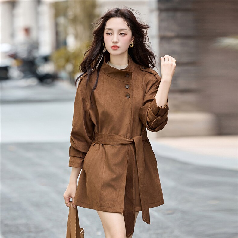 鹿皮绒风衣女中长款2025年秋季新款高级感韩版英伦风立领咖色外套，女装风衣，浙宝029