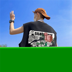黑色