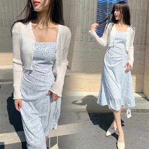 现货2024年春季网红女新款吊带碎花连衣裙加披肩针织两件套图片
