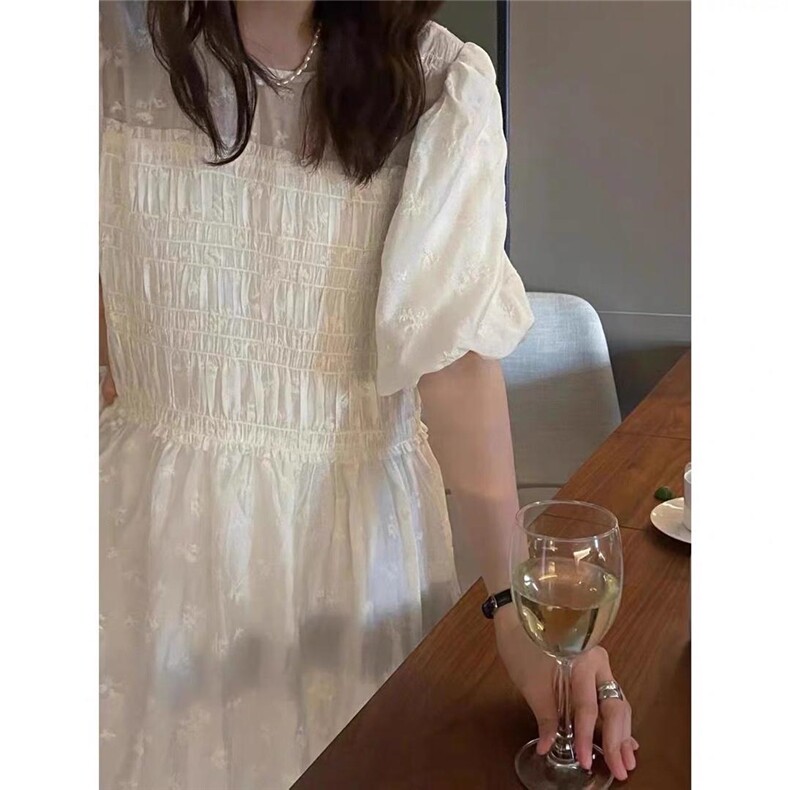 新款刺绣现货连衣裙，女装连衣裙，素名