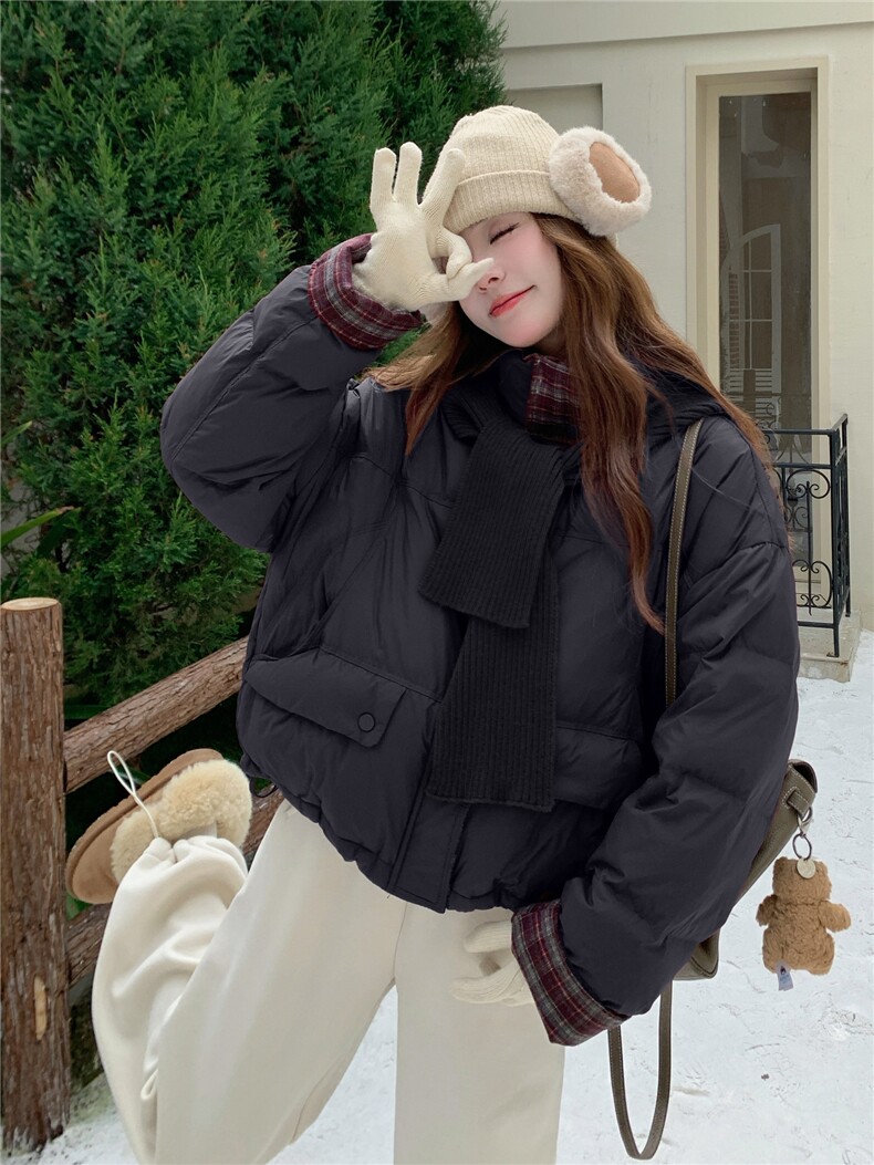 现货新款韩版宽松立领撞色格子袖口羽绒服短款外套面包服,女装羽绒服,韩然一族