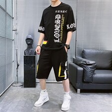 黑色