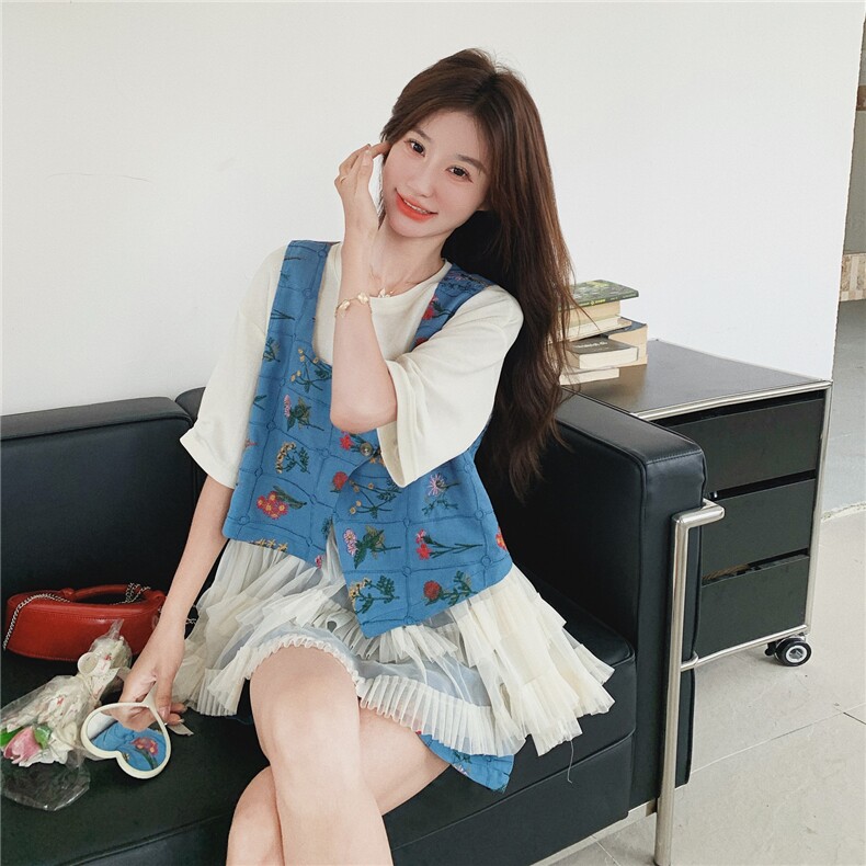 蓝色小清新刺绣碎花马甲套装女2025夏新款蕾丝拼接T恤短裤三件套,女装套装/套裙,浙宝217